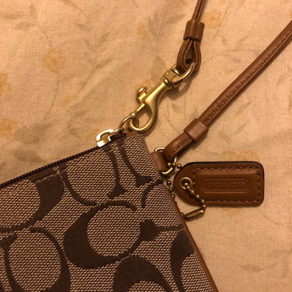 Coach Wristlet - Picture 4 of 7